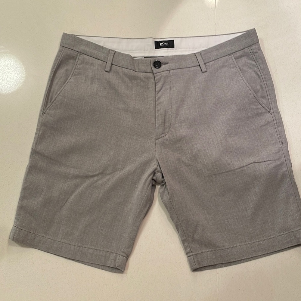 Hugo Boss - 34 Waist - 8” Inseam